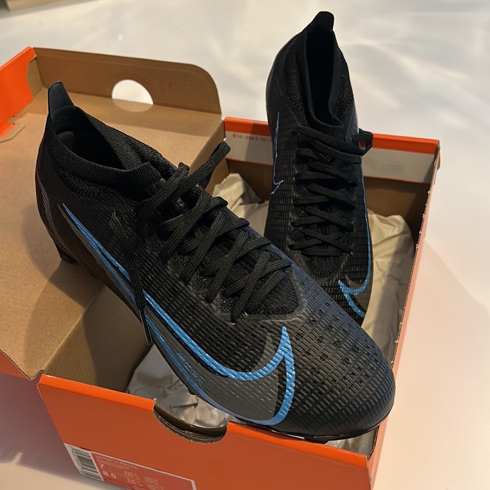 NEW Nike Mercurial Pro 7/8.5 FG
